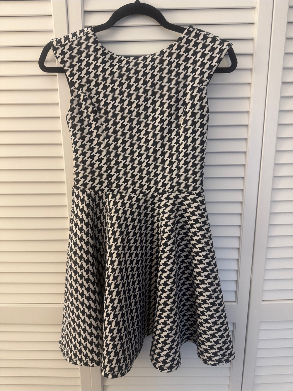 Un Deux Trois Classic Black & White Houndstooth Fit-and-Flare Dress 16